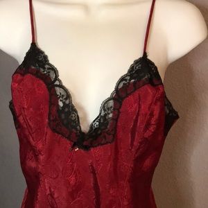 VTG Delicates Burgundy / black lace teddy M